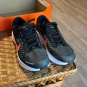 Nike Air Zoom Structure 23